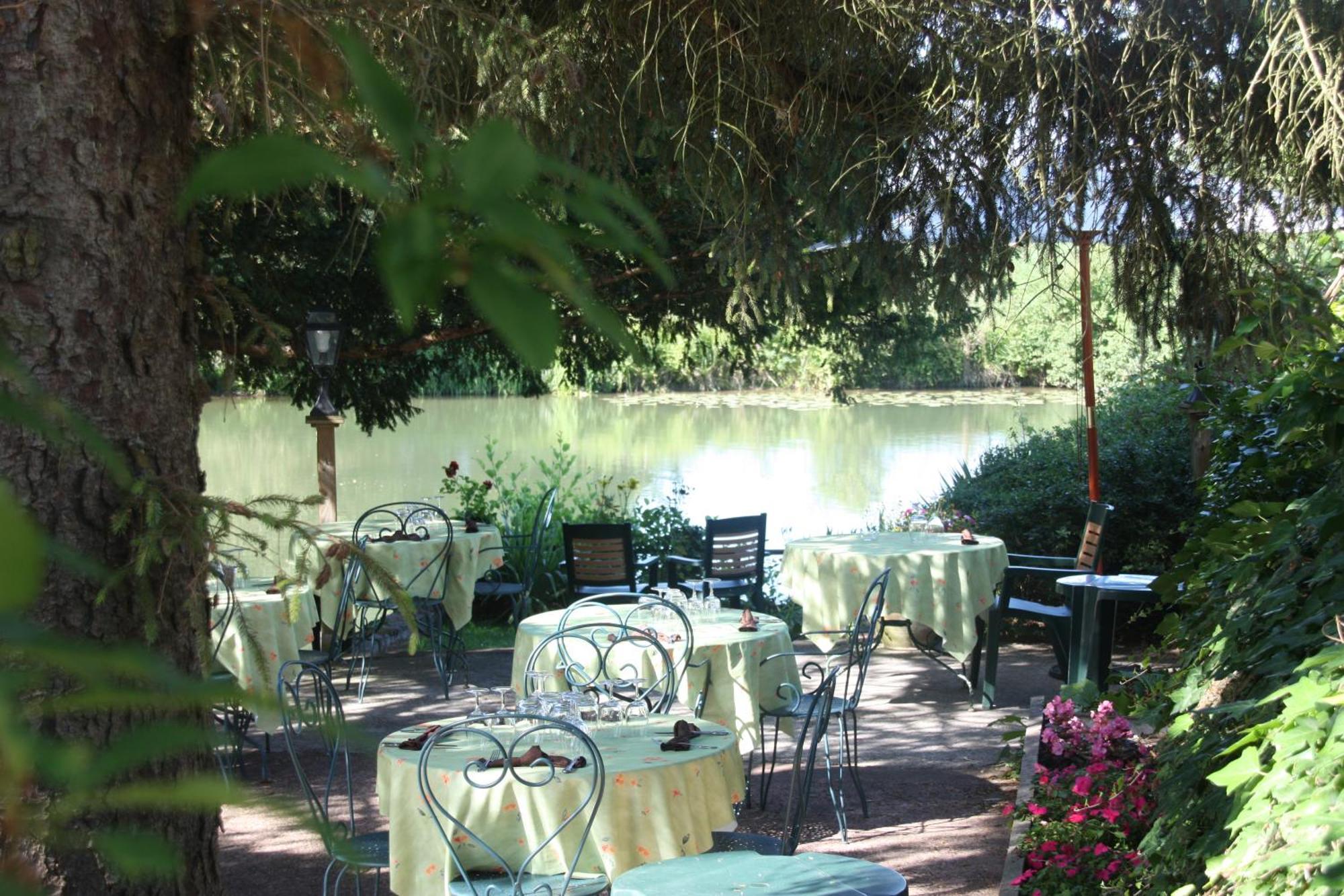 L'Auberge Du Port Des Roches Luche-Pringe Esterno foto