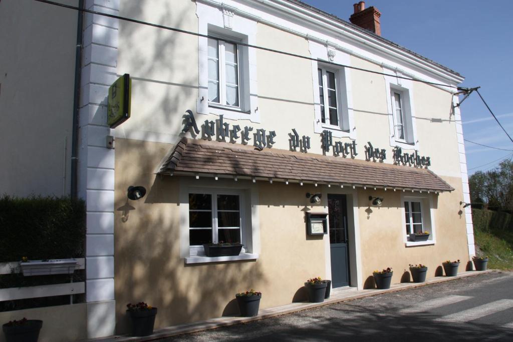 L'Auberge Du Port Des Roches Luche-Pringe Esterno foto