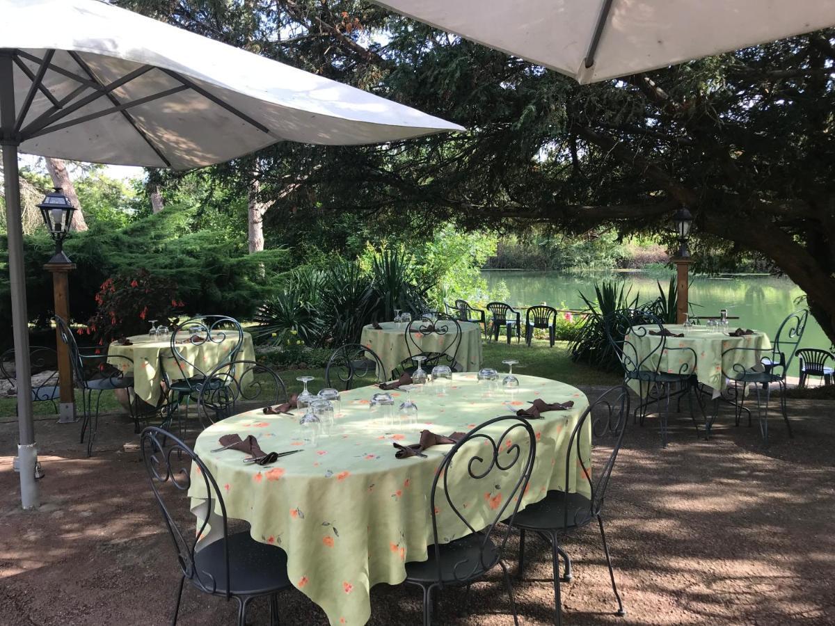 L'Auberge Du Port Des Roches Luche-Pringe Esterno foto