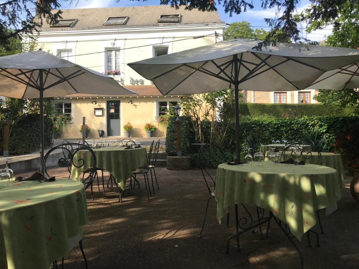 L'Auberge Du Port Des Roches Luche-Pringe Esterno foto